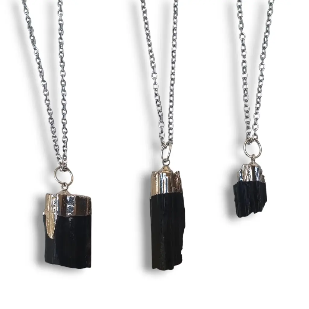 Dije mediano Turmalina con baño plateado (+ cadena)