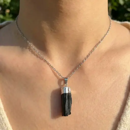 [IMP-106] Dije mediano Turmalina con baño plateado (+ cadena)